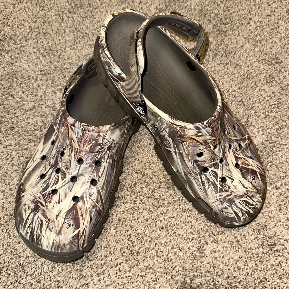 Crocs Shoes Crocs Realtree with adjustable straps
Camouflage Shoes Men's size 12